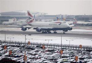 A British Airways aircraft takes off after snowfall at Heathrow airport in London January 21, 2013. REUTERS/Neil Hall